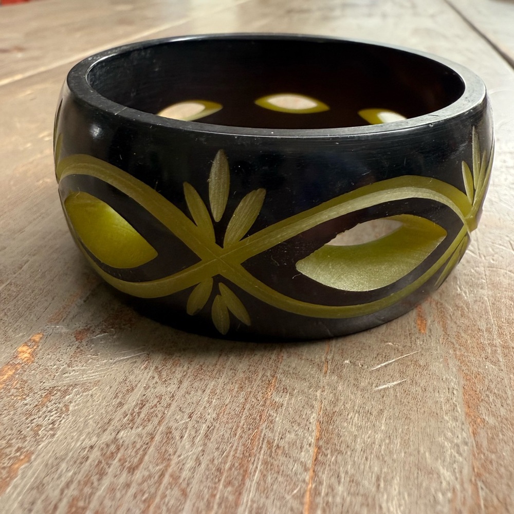 Vintage Resin Bangle